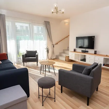 3 Bed Modern Family House In Holiday home