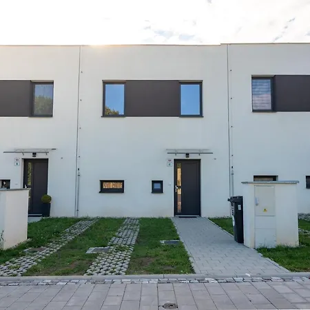 Holiday home 3 Bed Modern Family House In