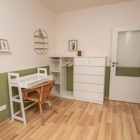 3 Bed Modern Family House In Mikulov