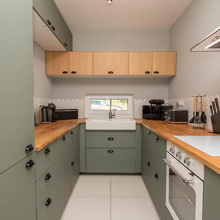 3 Bed Modern Family House In Дом отдыха