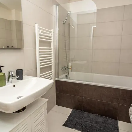 3 Bed Modern Family House In بيت للعطل