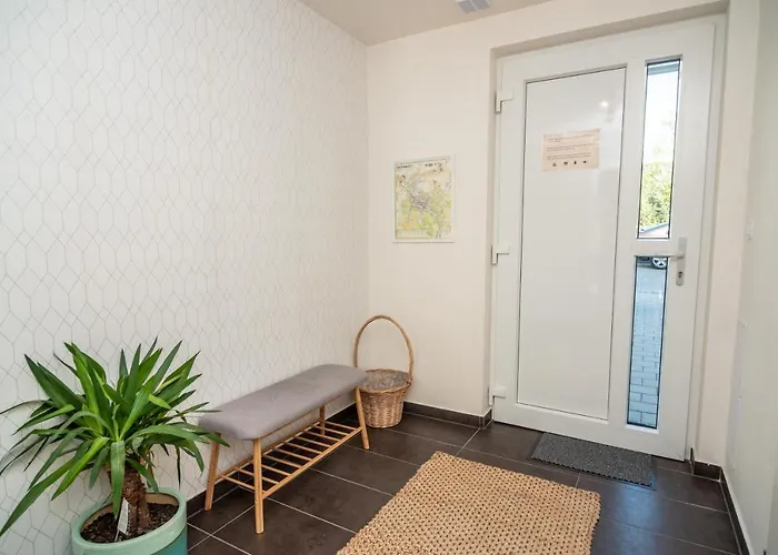 3 Bed Modern Family House In Semesterbostad