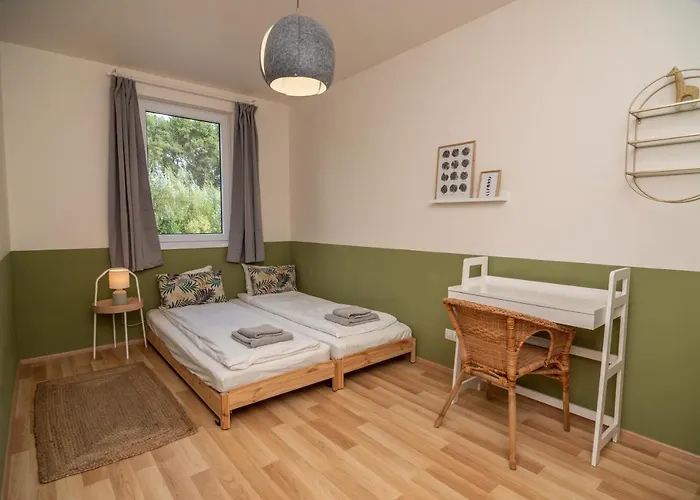 3 Bed Modern Family House In Semesterbostad *