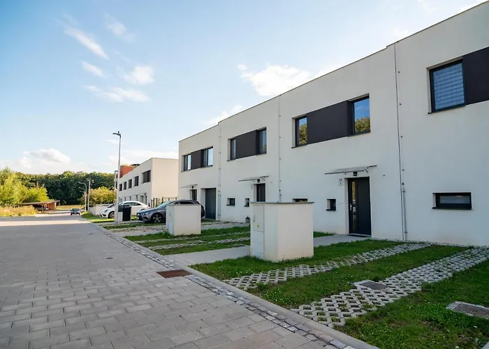 3 Bed Modern Family House In Semesterbostad *