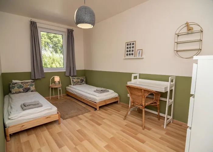 3 Bed Modern Family House In 度假居 *