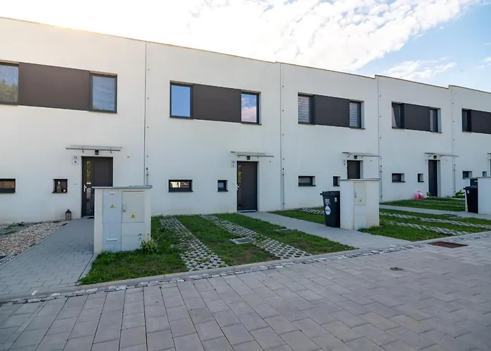 度假居 3 Bed Modern Family House In 米库洛夫